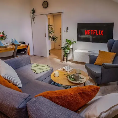 Stylish Top-floor Apt, Skylights, Ac, Netflix Apartmán *