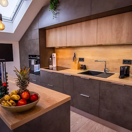 Stylish Top-floor Apt, Skylights, Ac, Netflix Apartmán *